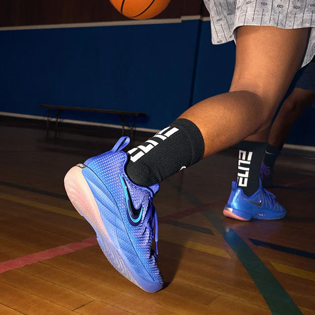Basketball shoes