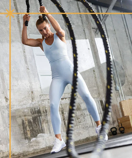 Woman working out in Nike Universa.