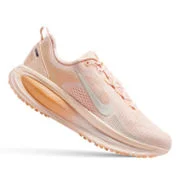 Nike Vomero 18 GORE-TEX running shoe.