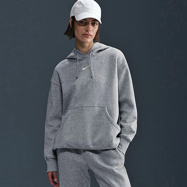Woman in fleece set.