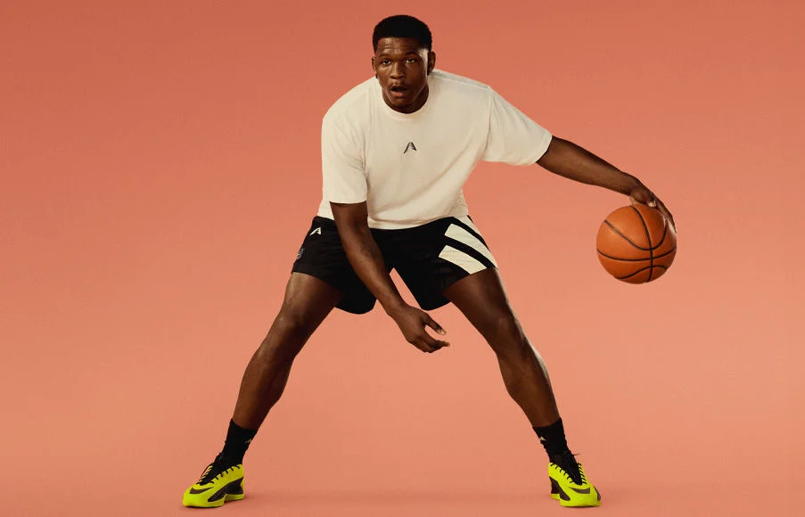 Basketball player dribbling. 