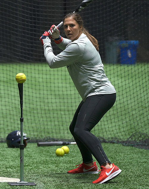 Amanda Chidester hitting off a tee