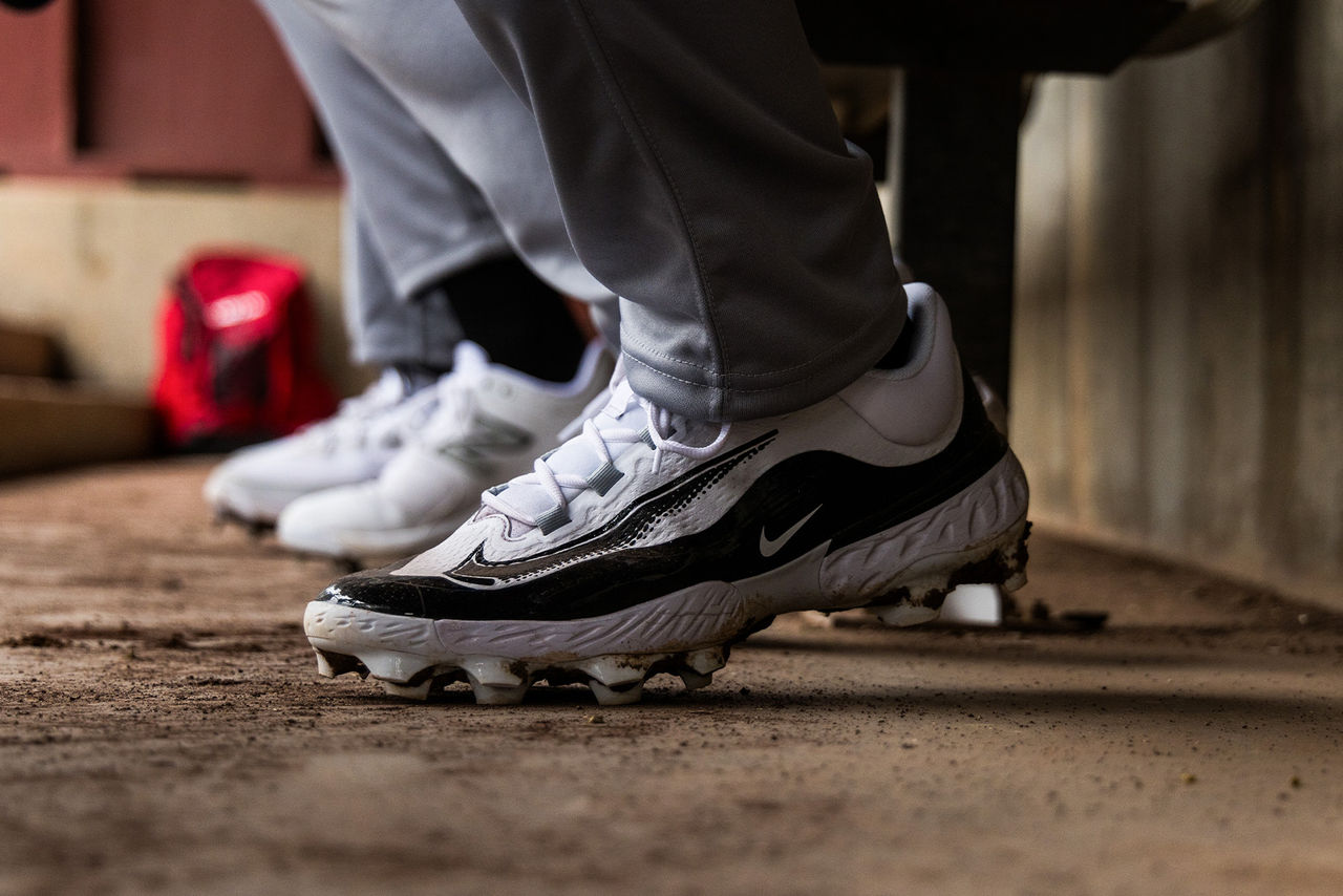 Jordan retro 12 hot sale baseball cleats molded
