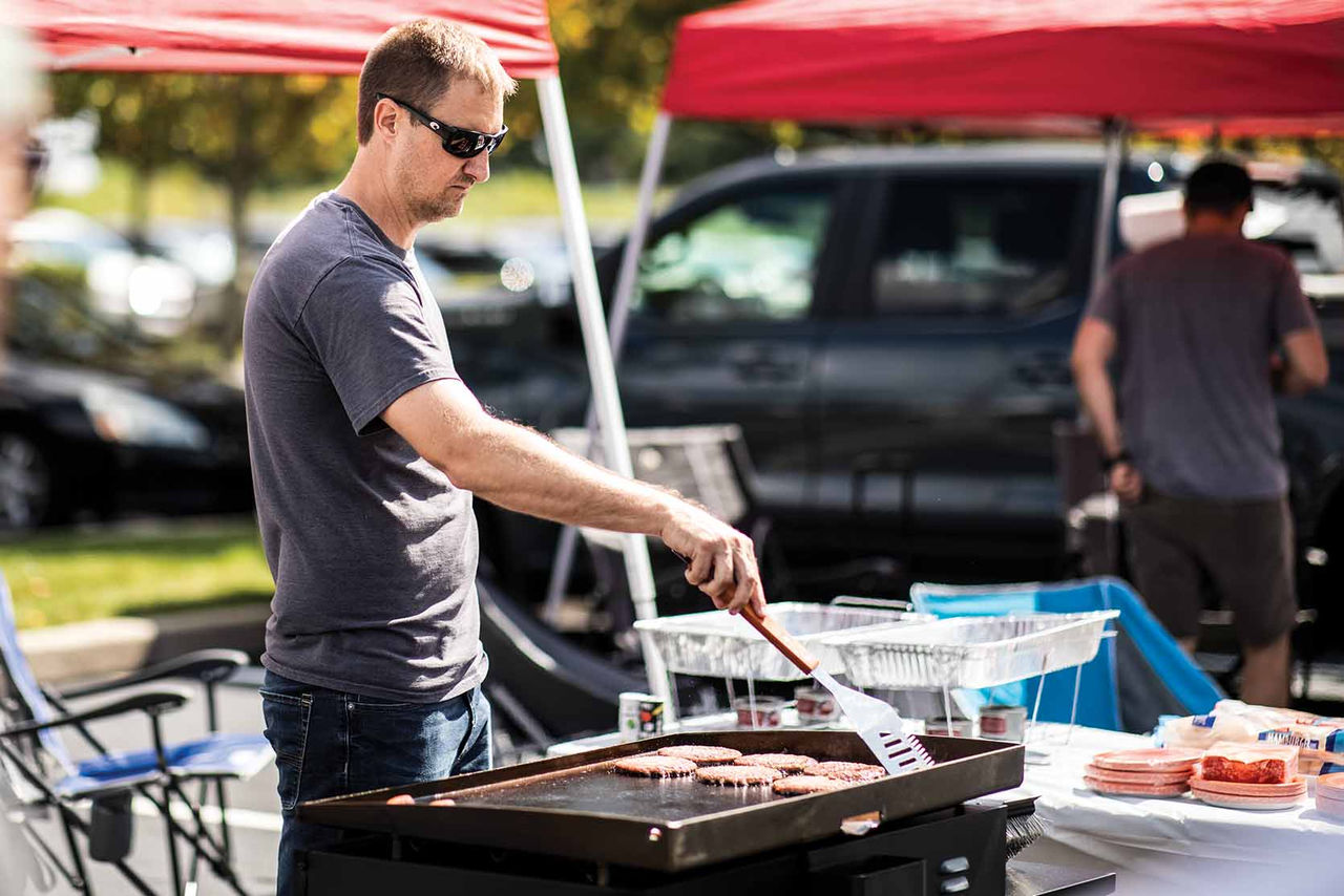 How to Buy Tailgate Grills